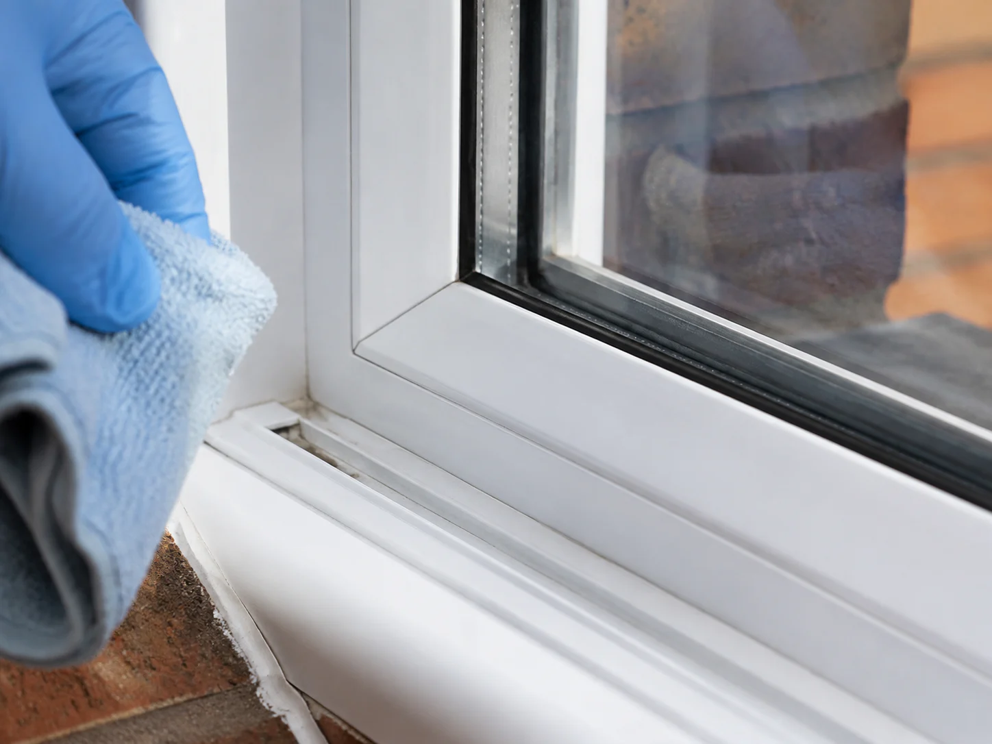 Window frames and tracks cleaned for a check-out report